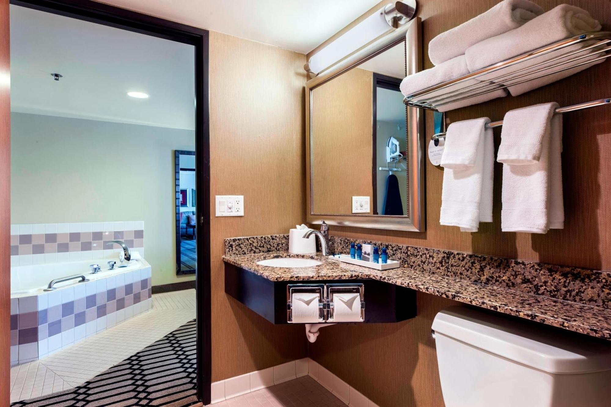 เดลต้า โฮเต็ล บ่ย แมริออท ฟาร์โก Hotel ภายนอก รูปภาพ