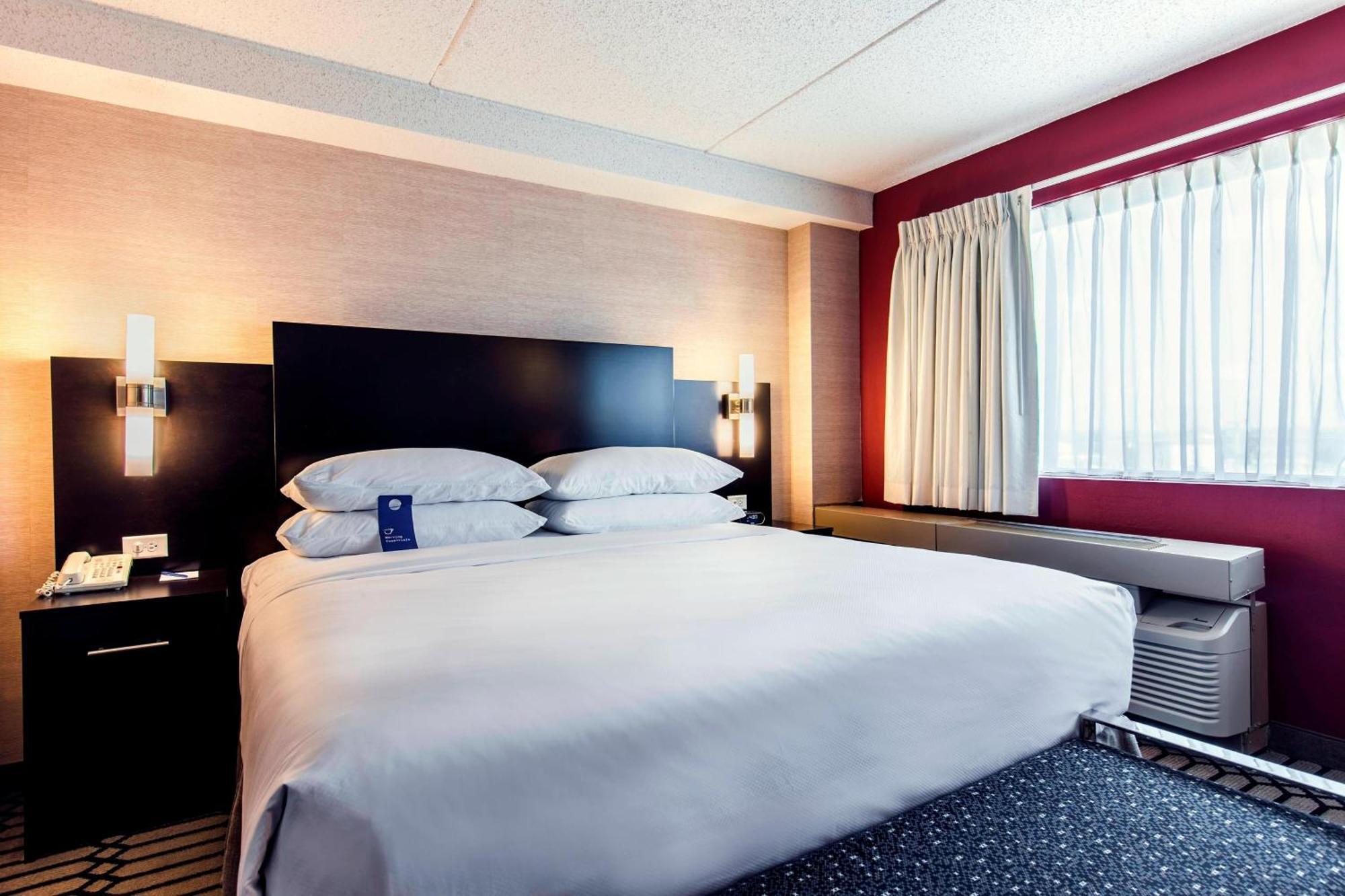 เดลต้า โฮเต็ล บ่ย แมริออท ฟาร์โก Hotel ภายนอก รูปภาพ